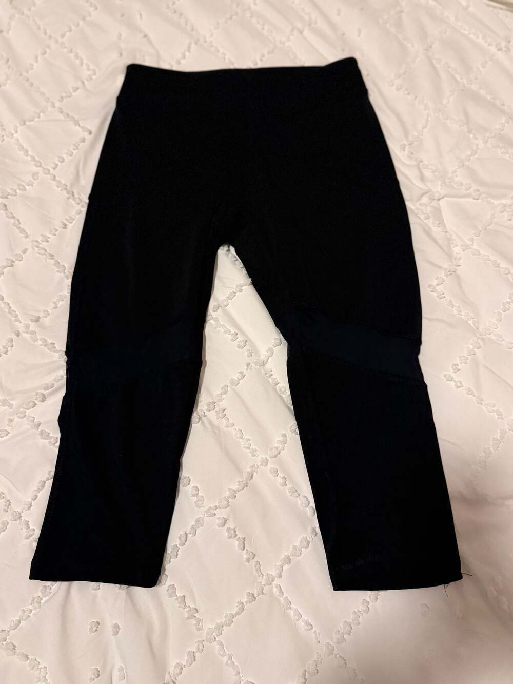 take A walk Black Mesh Panel Athletic Capri Leggings Size L